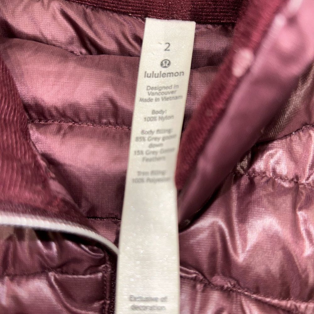 Women’s Lululemon Burgundy Pack it Down Shine Puffer Jacket Bordeaux Drama 2 - Picture 8 of 12